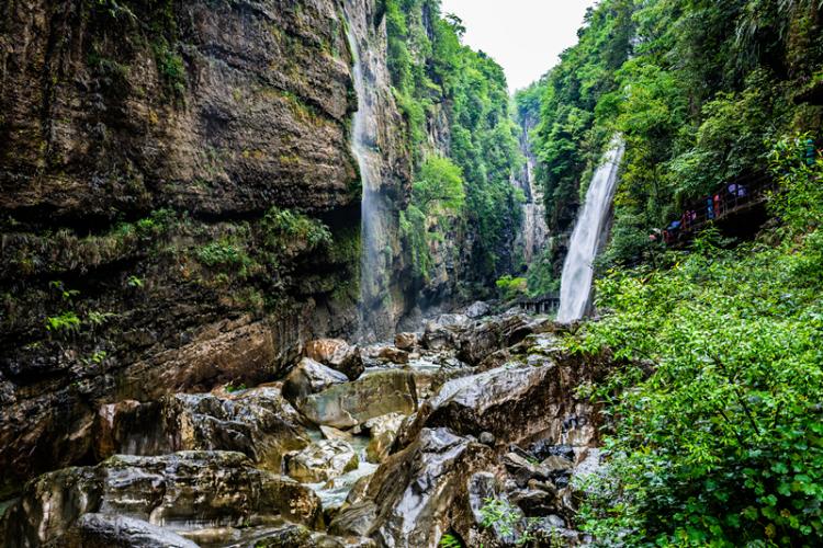 康辉旅游网<特惠><深度恩施>广州往返万州恩施大峡谷地缝、狮子关、地心谷双飞5天