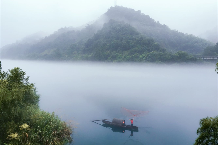 康辉旅游网<必发>悠游郴州·丹霞高椅岭·漫步东江湖·白廊游船·广州往返郴州两日游