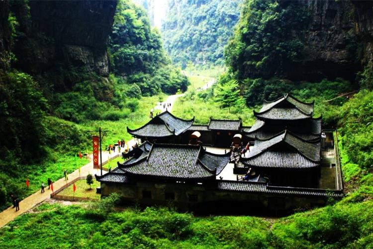 康辉旅游网<特惠><重庆温德姆>广州往返武隆天生三桥、仙女山、武陵山大裂谷双飞5天
