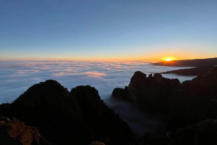 康辉旅游网广州往返湖南 享游郴州 莽山五指峰+飞天山+仰天湖大草原高铁3天
