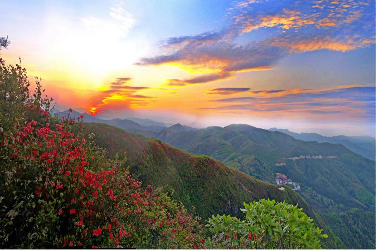 康辉旅游网【鹃红柚芳】广州汽车往返清远连南油岭瑶寨、永州阳明山、阳山第一峰纯玩3天