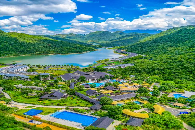康辉旅游网<巴厘岛风情>广州往返韶关蓝山源纯玩3天，连住2晚，吃足3餐，畅玩无边泳池