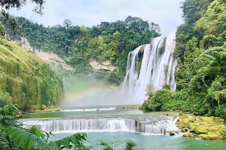 康辉旅游网<遇见-粤游贵州>双动5天，黄果树+大小七孔+西江+龙里油画大草原+青岩古镇