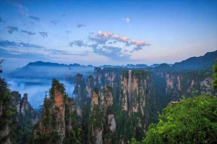 康辉旅游网<遇见><粤享张家界>广州往返高铁直达，二次进森林公园+凤凰蜡染，纯玩双高5天