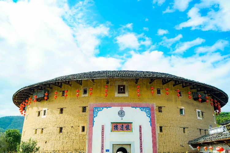 康辉旅游网广州往返泉州西街、开元寺、蟳埔村、漳州云水谣、厦门鼓浪屿纯玩双动5天，闽南回响