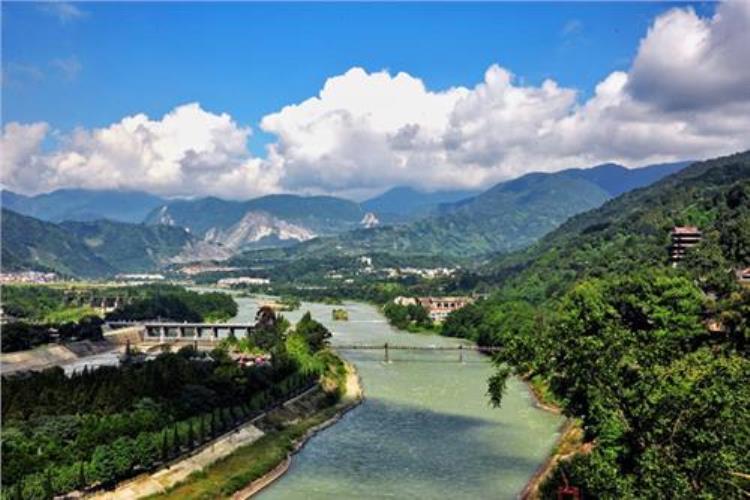 康辉旅游网<必发>广州往返四川成都 四川毕业季 三星堆、四川大学、都江堰双飞/双动6日