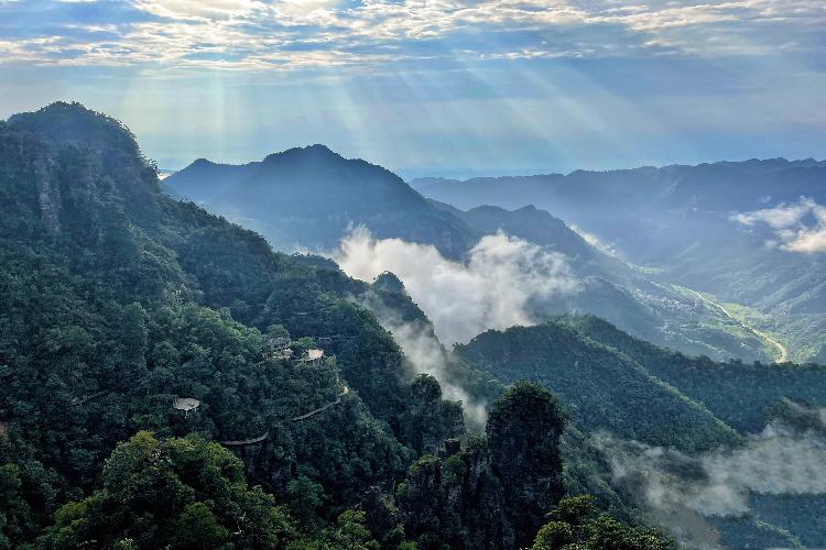 康辉旅游网<经典甄桂盘王界>广州往返广西金秀、大瑶山•盘王界、阳朔漓江竹筏、金水岩动车3天