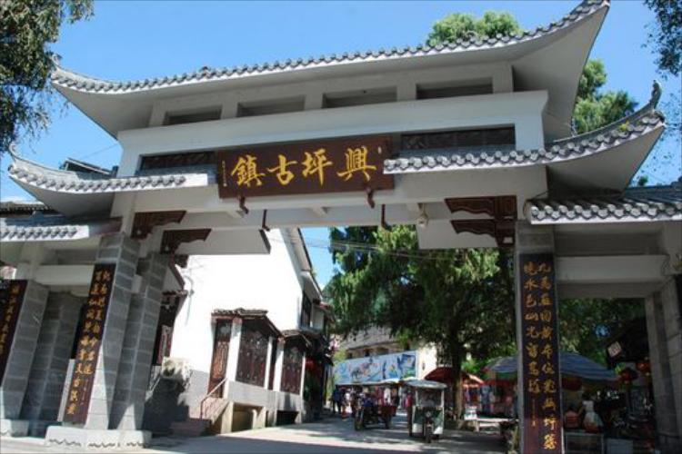康辉旅游网<经典乐享桂林>广州往返阳朔兴坪古镇、十里画廊、阳朔之夜、日月双塔动车3天