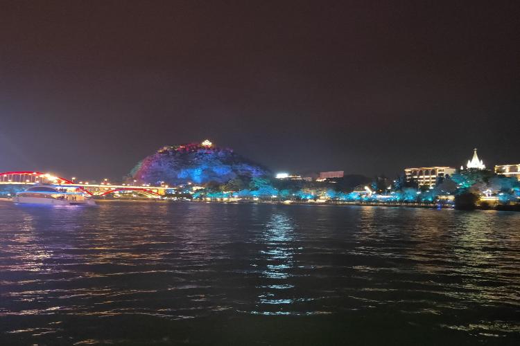 康辉旅游网广州往返广西，网红柳州78月 窑埠古镇+百里柳江+马鞍山+老君洞+塔山动车4天