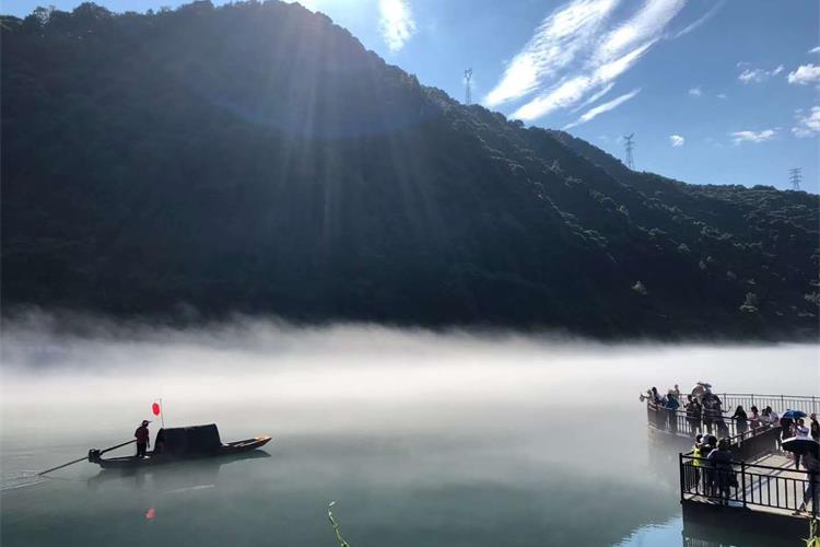 康辉旅游网<经典>QJ湖南【全景郴州】仰天湖大草原+5A东江湖+莽山五指峰高铁3天