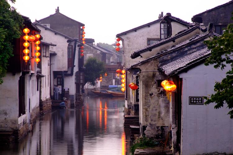 康辉旅游网广州往返华东五市，钱塘江观潮、灵山大佛、金茂、周庄、中山陵、西湖双飞6天