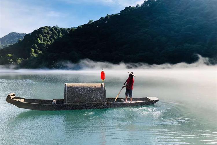 康辉旅游网<国庆山水画卷>广州往返郴州仰天湖大草原，福地苏仙岭，小东江赏雾3天游