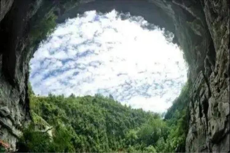 康辉旅游网<经典大美河池•秘境环游>广州往返宜州、白裤瑶寨、歌娅思谷、柳州窑埠古镇动车4天