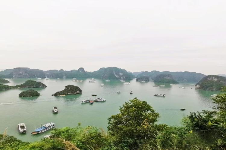 康辉旅游网<越出色QM>广州往返竹林禅院、豪华游轮游下龙湾、升龙湾、天堂岛、河内双动5天