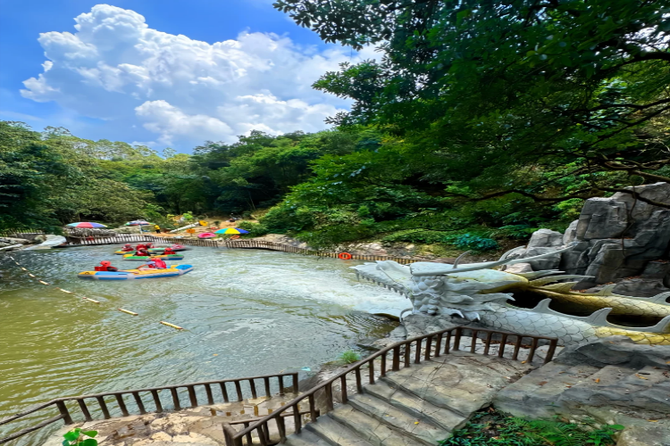 康辉旅游网<品时令水果>广州往返高明游龙峡花海瀑布，叹每人半只烧鸭纯玩1天